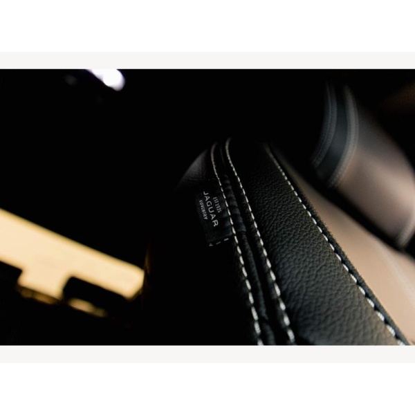 Jaguar XE - 2.0 D200 MHEV R-Dynamic SE Black Auto Euro 6 (s/s) 4dr