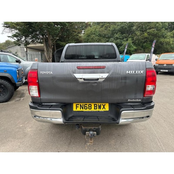 Toyota Hilux - D-4D Invincible Pickup 2.4 Manual Diesel
