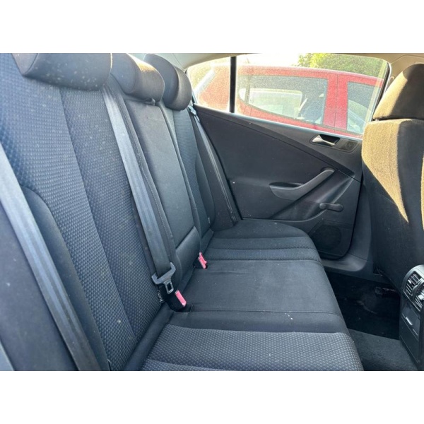 Volkswagen Passat - 2.0 TDI R-Line Euro 5 4dr