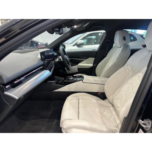 BMW 5 Series - 2.0 530e 22.1kWh M Sport Steptronic Euro 6 (s/s) 4dr