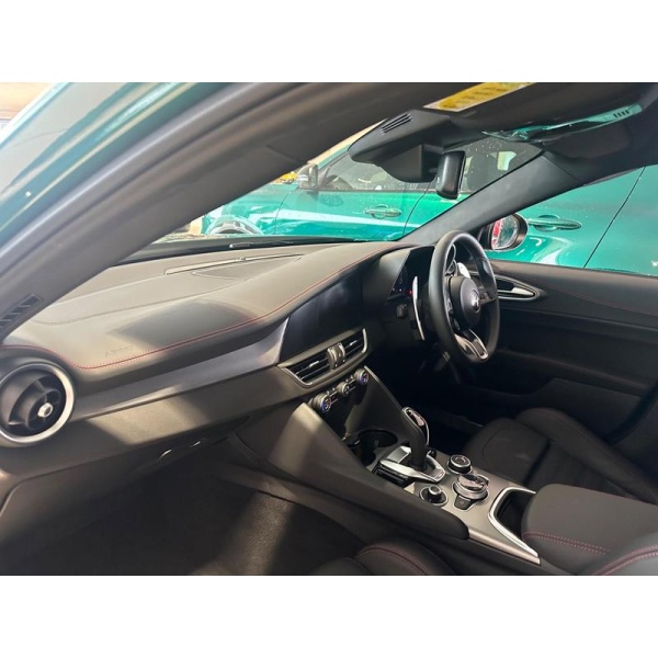 Alfa Romeo Giulia - 2.0T Tributo Italiano Auto Euro 6 (s/s) 4dr