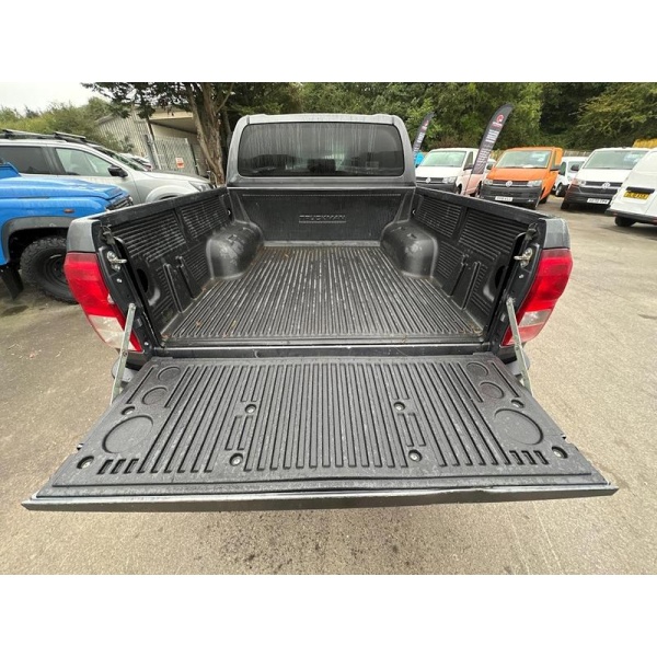 Toyota Hilux - D-4D Invincible Pickup 2.4 Manual Diesel