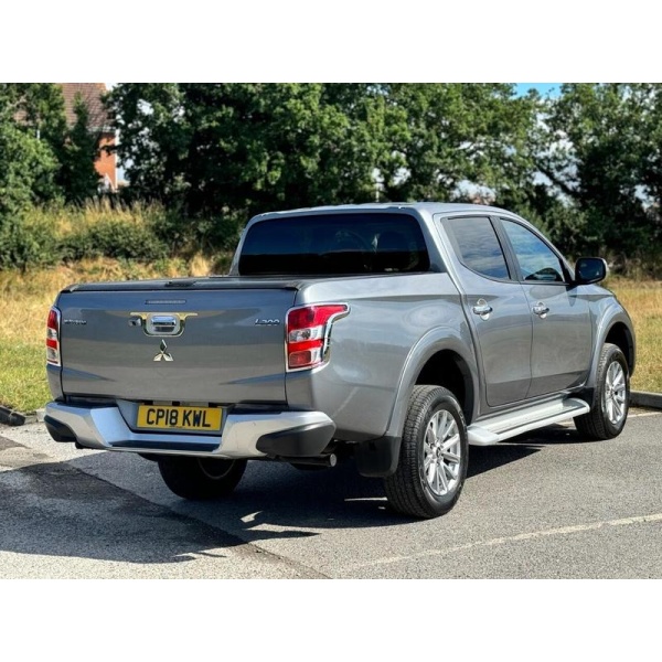 Mitsubishi L200 - 2.4 DI-D 4WD BARBARIAN DCB 178 BHP NO VAT NO VAT !!!!!!