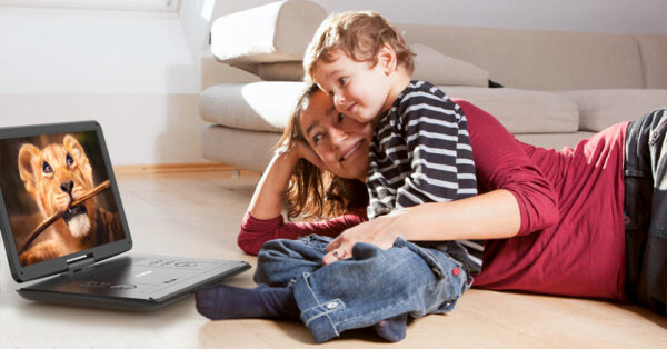 44.5 cm Portable DVD Player with 39.6 cm HD Swivel Screen