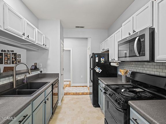 19 Lavender St, 58264 Lead Town