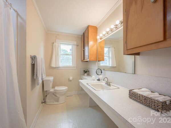 89 Ivy Lane, 45321 Iron Town