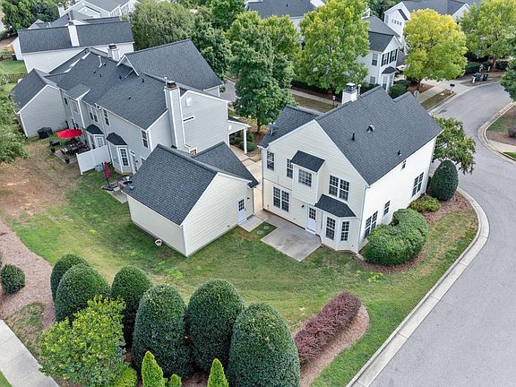 243 Kingfisher Ave, 67890 Krypton City