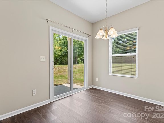 83 Oak Street, 34957 Onyx Town