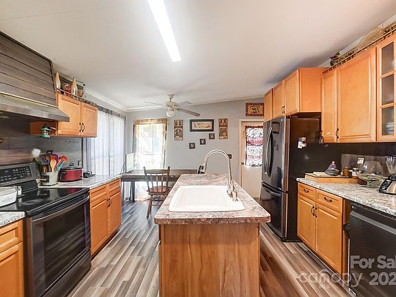 154 Kingfisher Road, 87654 Krypton City