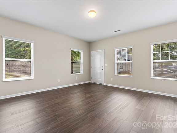 83 Oak Street, 34957 Onyx Town