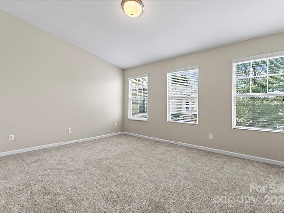 83 Oak Street, 34957 Onyx Town