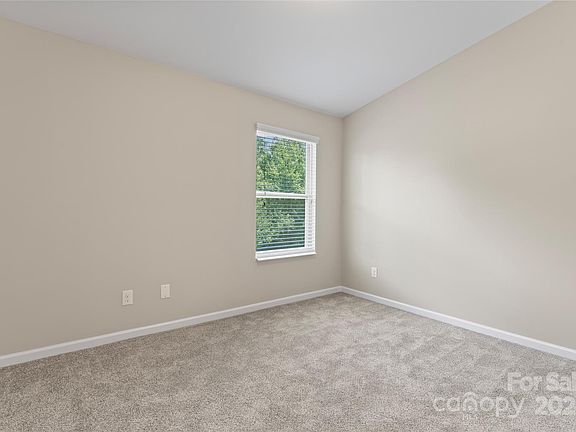 83 Oak Street, 34957 Onyx Town