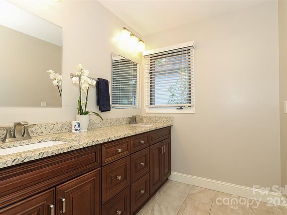 45 Yellowwood Street, 23847 Gold Town