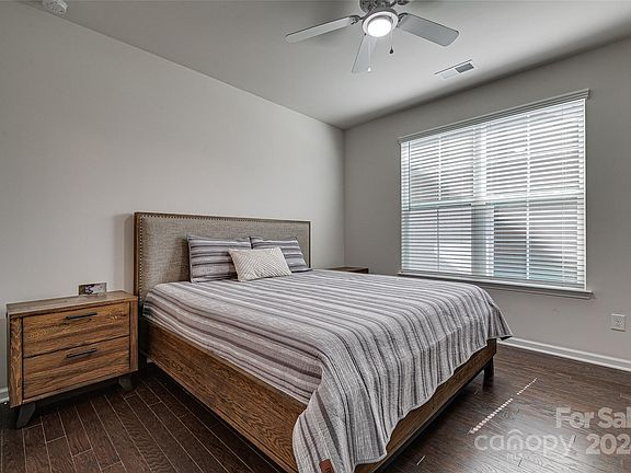 102 Cypress St, 07431 Copper City