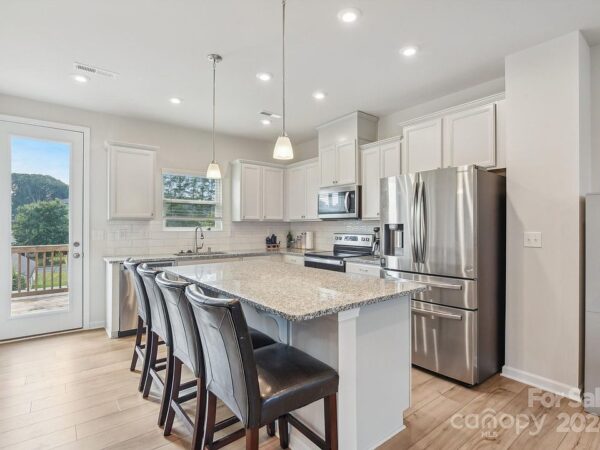 23 Zinnia Street, 67890 Platinum City