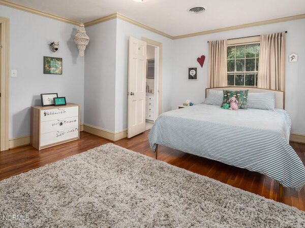 142 Willow Street, 90821 Steel City