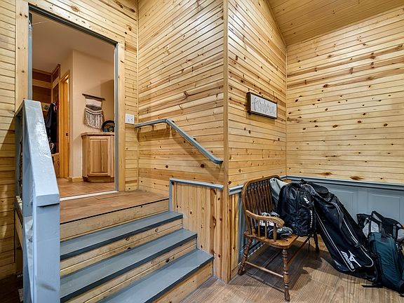 102 Violet Street, 48572 Vanadium City