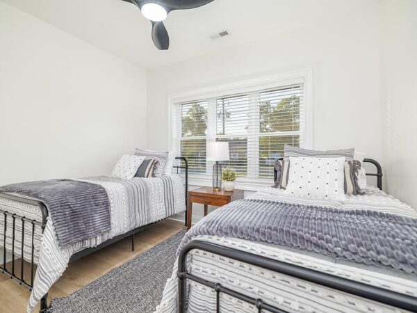 22 Oak Street, 31425 Silver City
