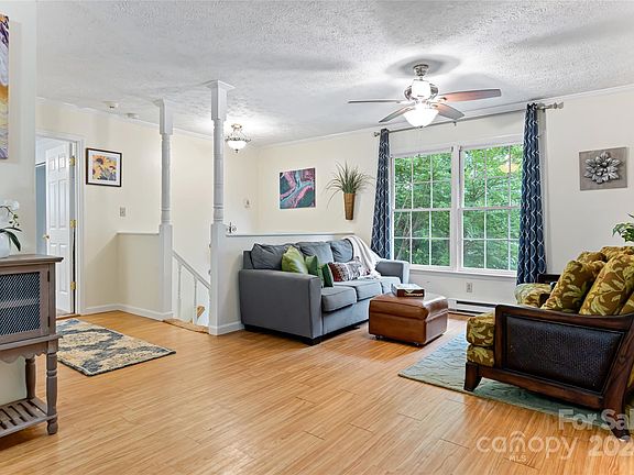 42 Tulip Street, 23456 Titanium City