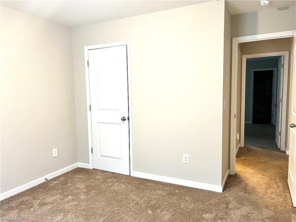 23 Ivy Street, 78354 Iron Town