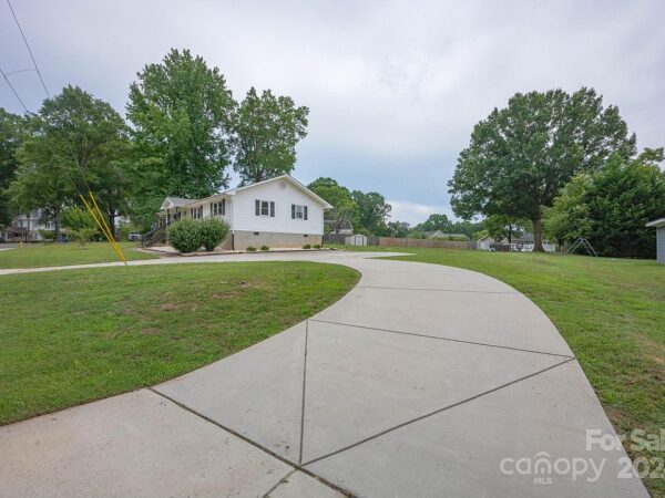 89 Ivy Lane, 45321 Iron Town