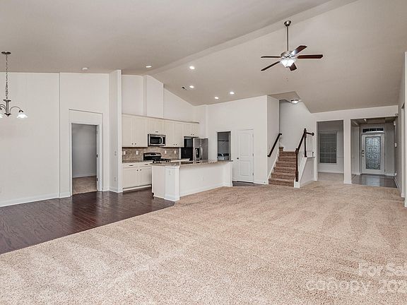72 Green Tree, 34829 Gold Town