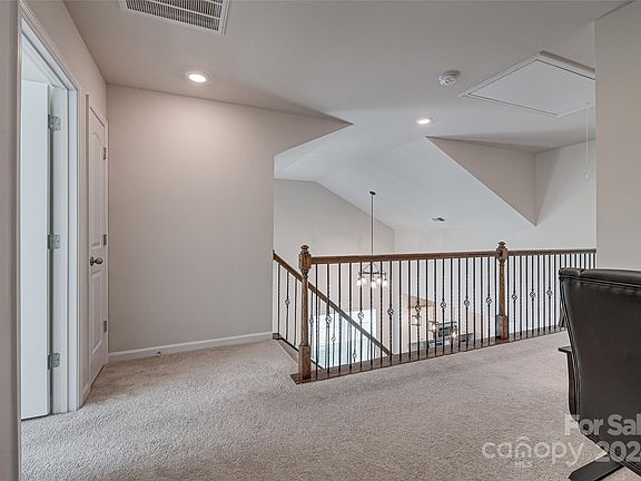 102 Cypress St, 07431 Copper City