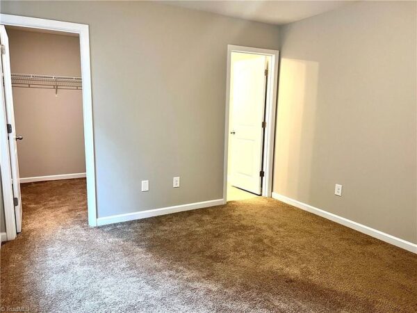23 Ivy Street, 78354 Iron Town