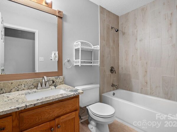 17 Aspen Avenue, 90210 Silver City