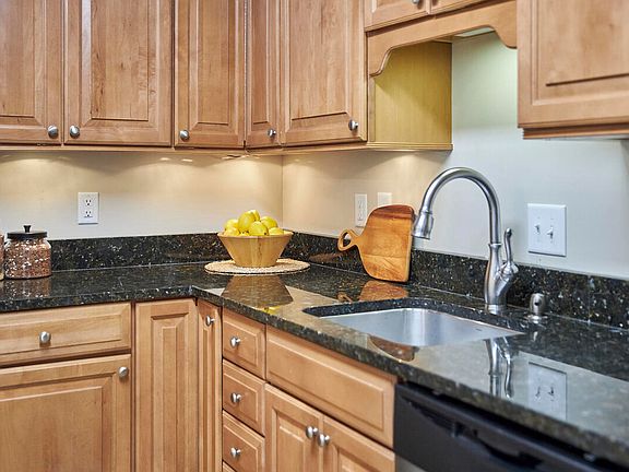 175 Gardenia, 48290 Gold City