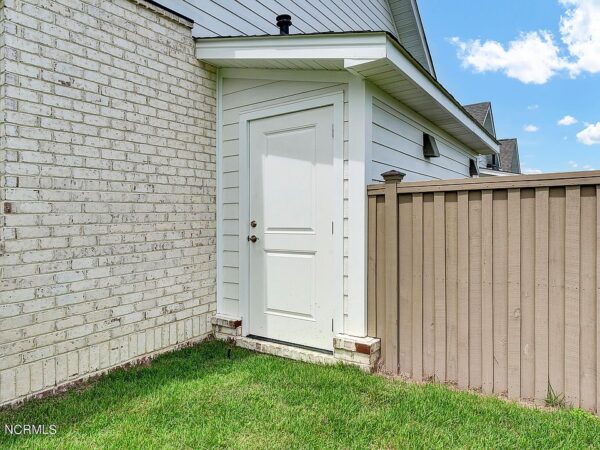 42 Jasmine Street, 12345 Iron Town