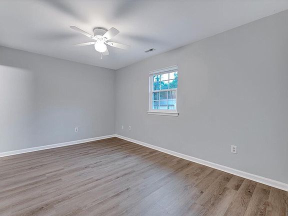 142 Quartz Street, 62954 Nickel City