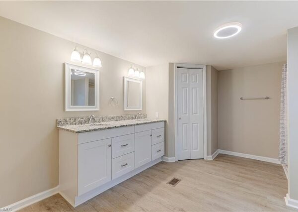 189 Zinnia, 56473 Zincville