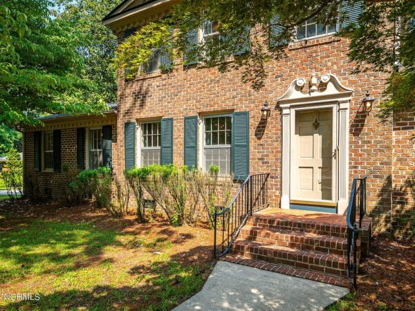 142 Willow Street, 90821 Steel City