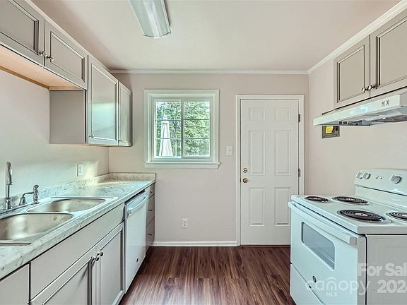 104 Green Street, 48396 Gold Town
