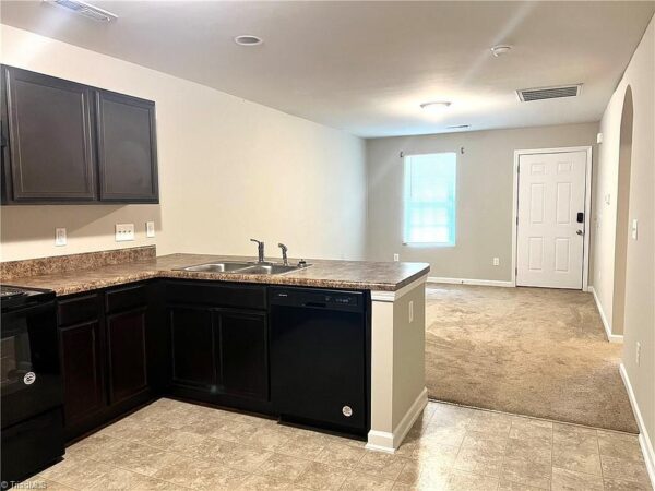 23 Ivy Street, 78354 Iron Town