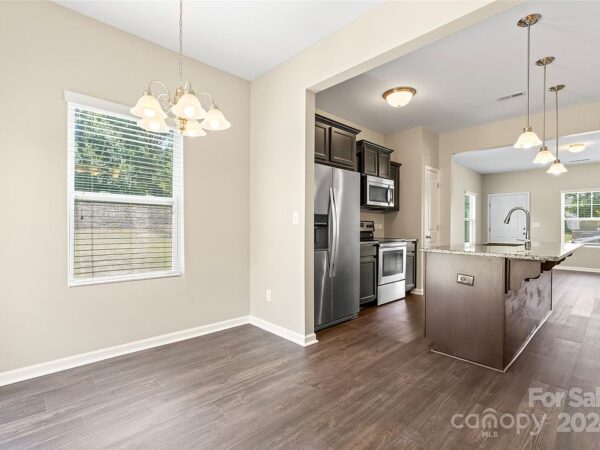 83 Oak Street, 34957 Onyx Town
