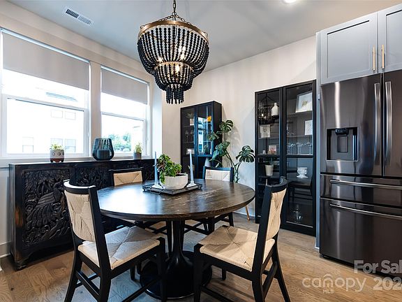 142 Quince St, 37562 Quartz Town