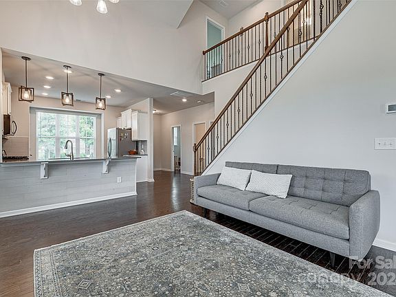 102 Cypress St, 07431 Copper City
