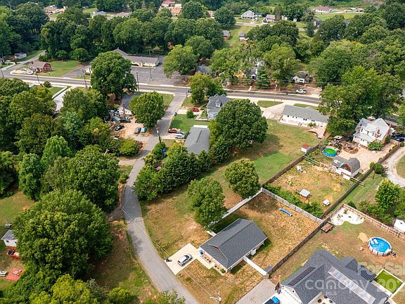 89 Ivy Lane, 45321 Iron Town