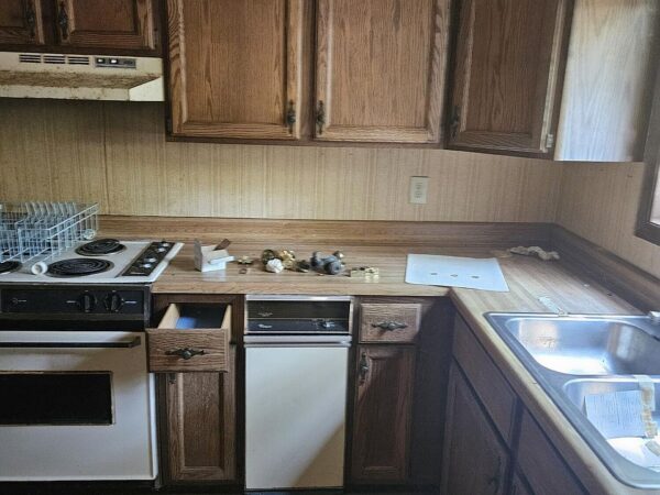 42 Oak Street, 75931 Silver City