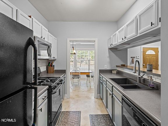 19 Lavender St, 58264 Lead Town