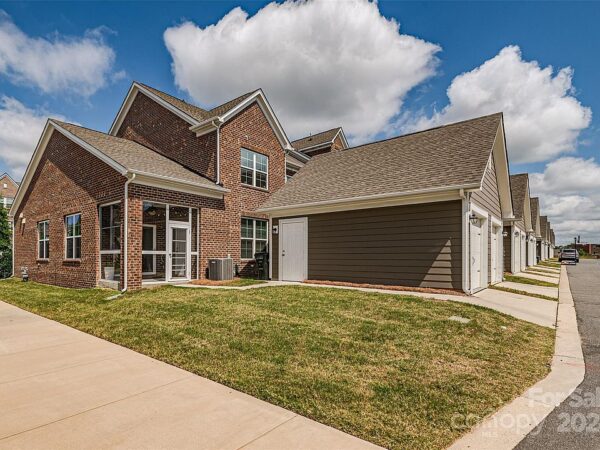 102 Cypress St, 07431 Copper City