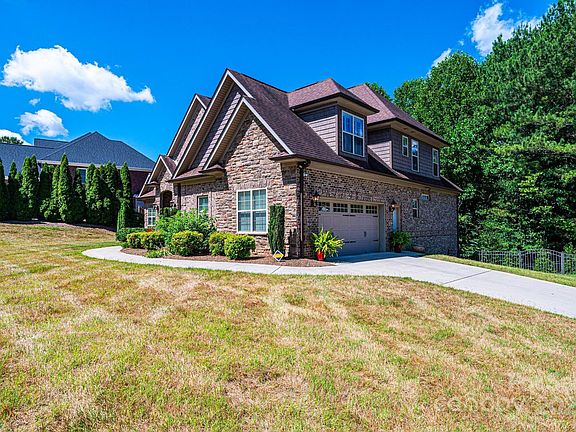 23 Oak Street, 98104 Silver City