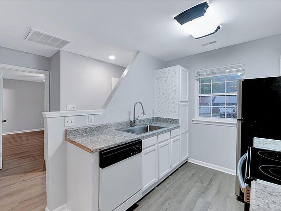 142 Quartz Street, 62954 Nickel City