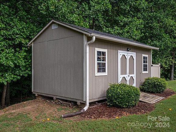 23 Fir Street, 86753 Iron Town