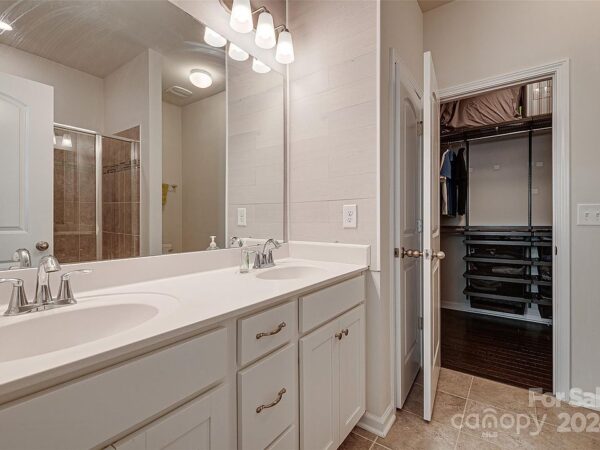 102 Cypress St, 07431 Copper City