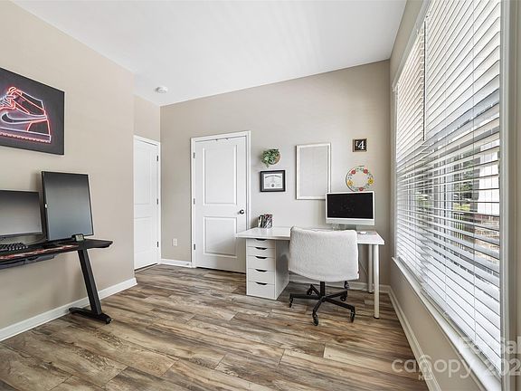 126 Scarlet Oak Street, 47203 Silver City