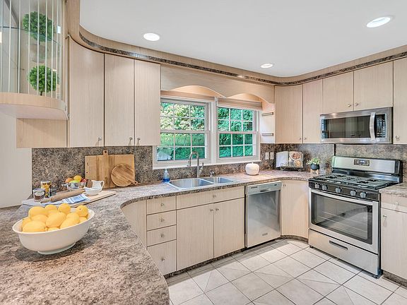 57 Lilac Lane, 29481 Lead Town