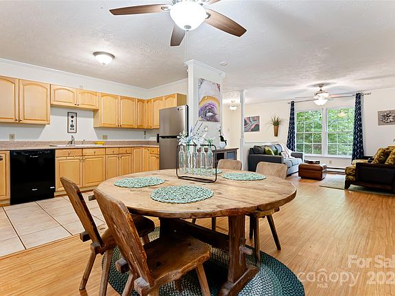 42 Tulip Street, 23456 Titanium City
